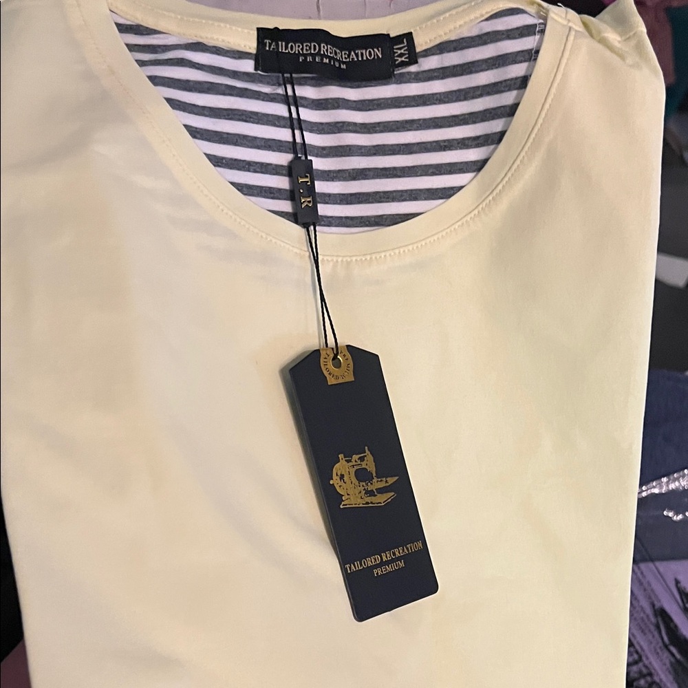 NWT Premium Yellow Short Sleeve shirt 🌺Sale